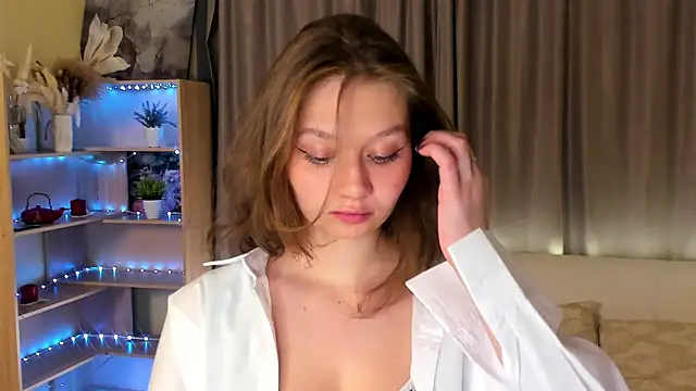 HolliBillig online show from 04-14-26, 07:19