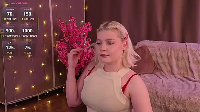 TobiteAnnie online show from 02-26-26, 04:29