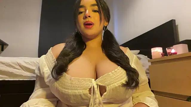 Snapshot of Mayaslow chatting on 05-11-26, 06:27 Mayaslow online show from 05-11-26, 06:27