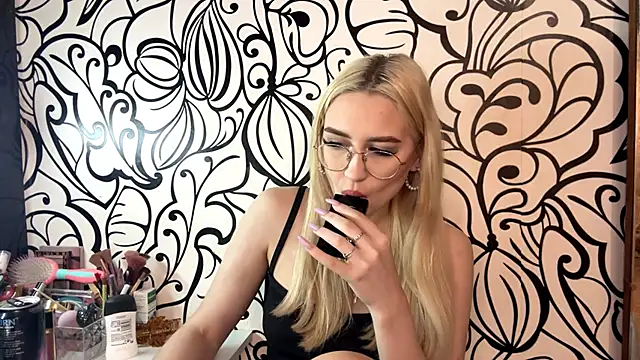 Snapshot of Kat_Catherine chatting on 02-28-26, 11:10 Kat Catherine online show from 02-28-26, 11:10