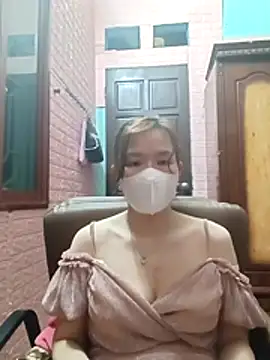 Snapshot of Trang26 chatting on 02-17-26, 04:04 Trang26 online show from 02-17-26, 04:04