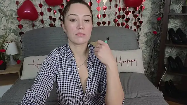 Snapshot of Vivimoonx chatting on 02-18-26, 06:33 Vivimoonx online show from 02-18-26, 06:33