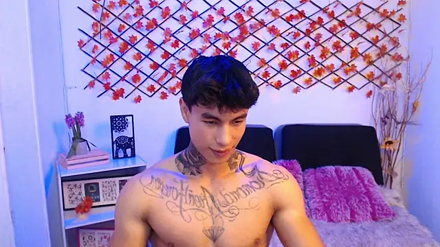Snapshot of IanWest_ chatting on 06-02-26, 04:18 IanWest online show from 06-02-26, 04:18