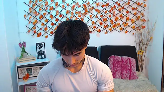 Snapshot of IanWest_ chatting on 05-29-26, 04:46 IanWest online show from 05-29-26, 04:46