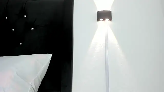 Snapshot of gisell_antonella chatting on 03-17-26, 12:52 gisell antonella online show from 03-17-26, 12:52