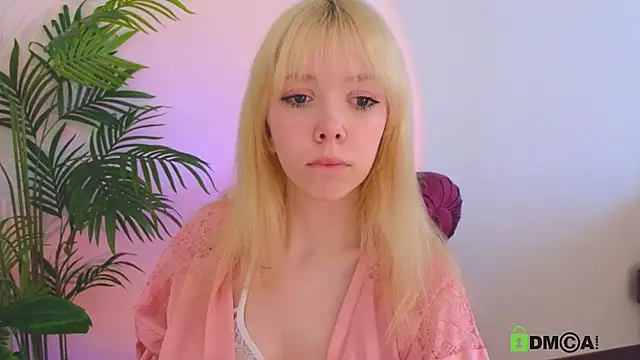 Snapshot of Rochelle_kitty chatting on 05-18-26, 02:00 Rochelle kitty online show from 05-18-26, 02:00