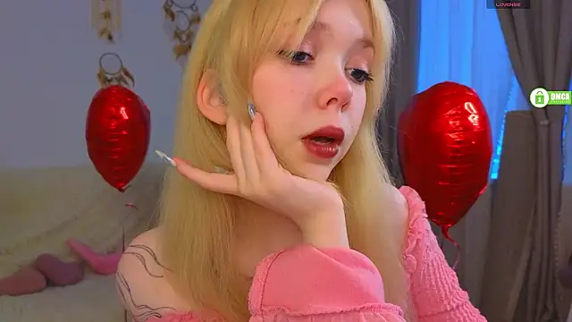 Snapshot of Rochelle_kitty chatting on 02-20-26, 02:41 Rochelle kitty online show from 02-20-26, 02:41