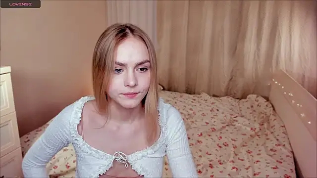 Snapshot of lillit_vivit chatting on 02-24-26, 11:44 lillit vivit online show from 02-24-26, 11:44