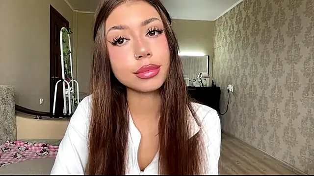 Snapshot of You_Club_Winx chatting on 06-12-26, 07:17 You Club Winx online show from 06-12-26, 07:17