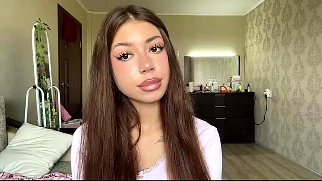 Snapshot of You_Club_Winx chatting on 06-14-26, 07:31 You Club Winx online show from 06-14-26, 07:31