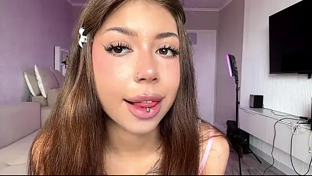 Snapshot of You_Club_Winx chatting on 06-26-26, 08:20 You Club Winx online show from 06-26-26, 08:20