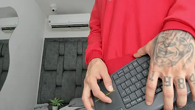 Snapshot of NaughtyVibes_OS chatting on 05-21-26, 02:20 NaughtyVibes OS online show from 05-21-26, 02:20