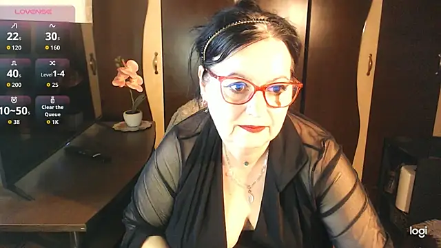 Snapshot of exiMIlf chatting on 05-12-26, 01:17 exiMIlf online show from 05-12-26, 01:17