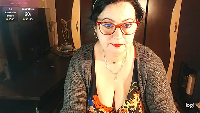 exiMIlf online show from 02-11-26, 05:13