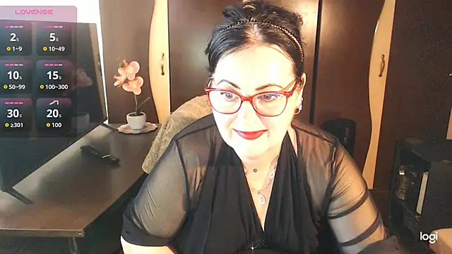 Snapshot of exiMIlf chatting on 06-08-26, 10:49 exiMIlf online show from 06-08-26, 10:49