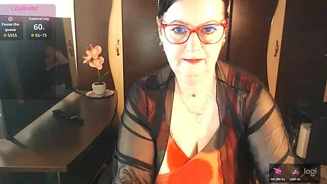 Snapshot of exiMIlf chatting on 05-13-26, 11:28 exiMIlf online show from 05-13-26, 11:28