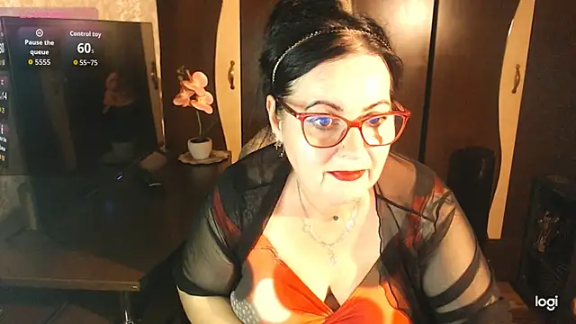 Snapshot of exiMIlf chatting on 06-10-26, 05:58 exiMIlf online show from 06-10-26, 05:58