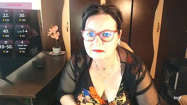 Snapshot of exiMIlf chatting on 05-30-26, 10:21 exiMIlf online show from 05-30-26, 10:21