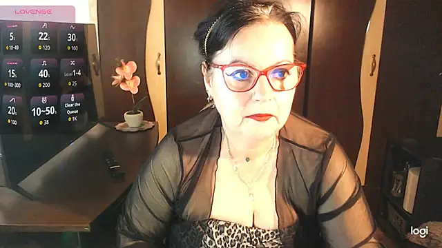 Snapshot of exiMIlf chatting on 05-17-26, 09:09 exiMIlf online show from 05-17-26, 09:09