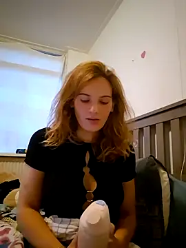 Snapshot of sweetsophie69 chatting on 05-17-26, 07:47 sweetsophie69 online show from 05-17-26, 07:47