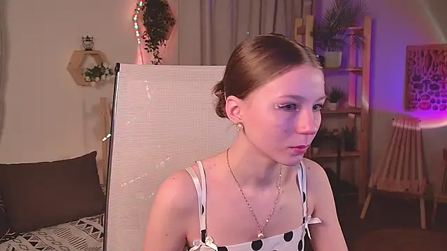 ElliFrankenweenie online show from 04-18-26, 06:05