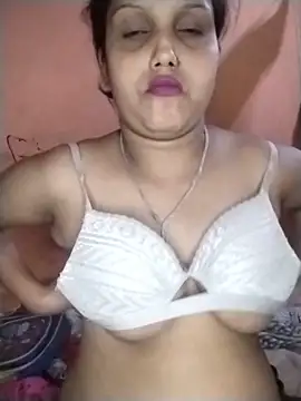 Snapshot of Nency_Love143 chatting on 05-14-26, 05:21 Nency Love143 online show from 05-14-26, 05:21