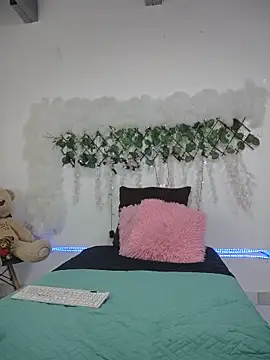 laila d online show from 06-10-26, 10:22