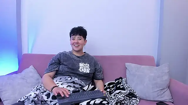 Gaia n Nix online show from 04-01-26, 04:25