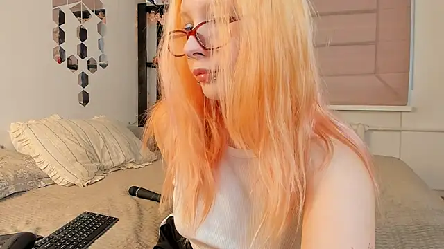 WarmAtEdges online show from 04-14-26, 02:33