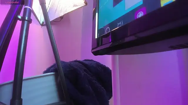 Snapshot of emma_wilder_ chatting on 05-13-26, 07:21 emma wilder online show from 05-13-26, 07:21