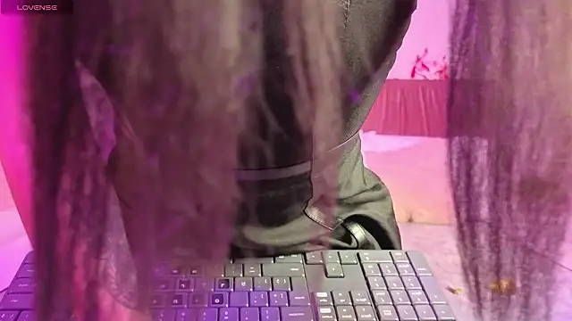 emma wilder  online show from 03-17-26, 07:17