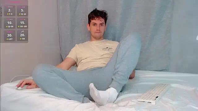 Snapshot of Luc_7 chatting on 02-22-26, 09:33 Luc 7 online show from 02-22-26, 09:33