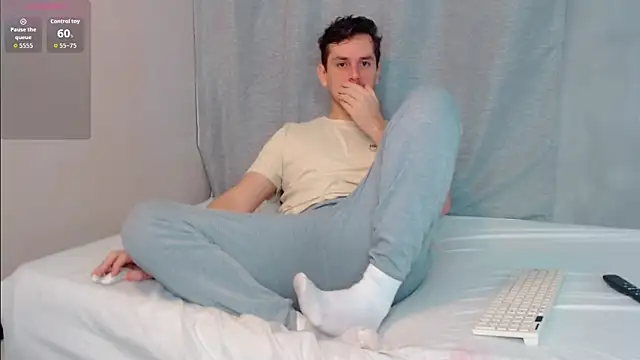 Snapshot of Luc_7 chatting on 02-25-26, 10:59 Luc 7 online show from 02-25-26, 10:59