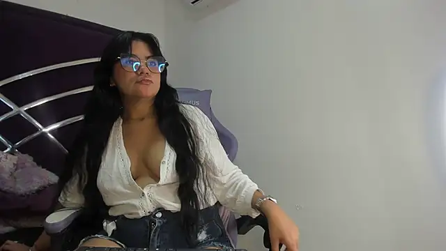 Snapshot of LunaScarleht chatting on 02-12-26, 01:22 LunaScarleht online show from 02-12-26, 01:22