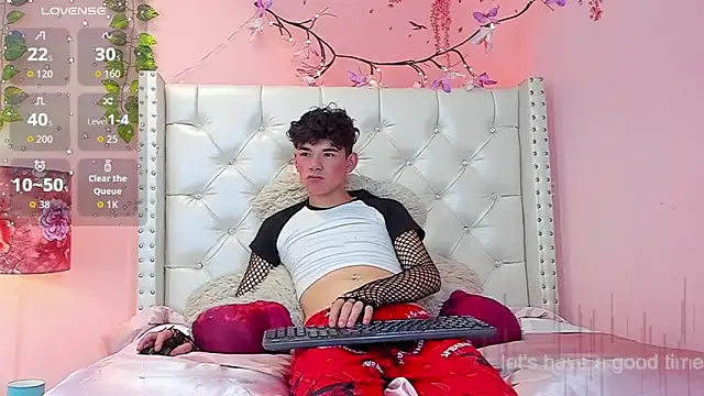 Snapshot of Philippsx chatting on 02-14-26, 04:56 Philippsx online show from 02-14-26, 04:56