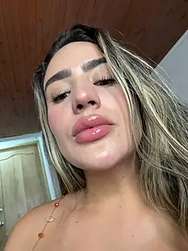 Snapshot of Miilana_ chatting on 05-15-26, 11:47 Miilana online show from 05-15-26, 11:47