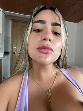 Snapshot of Miilana_ chatting on 07-18-26, 02:36 Miilana online show from 07-18-26, 02:36