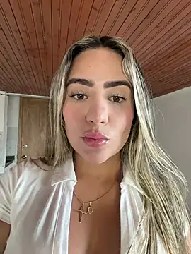 Snapshot of Miilana_ chatting on 07-07-26, 09:40 Miilana online show from 07-07-26, 09:40