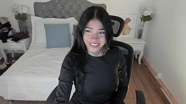 Snapshot of Aisha_Haddad chatting on 04-21-26, 01:28 Aisha Haddad online show from 04-21-26, 01:28