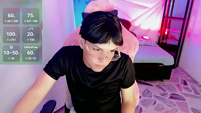 Snapshot of Top_and_bottom chatting on 05-19-26, 01:56 Top and bottom online show from 05-19-26, 01:56