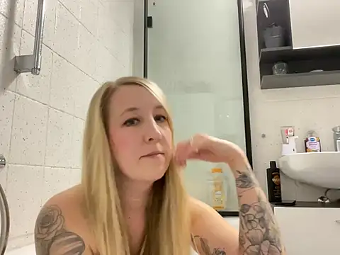 Snapshot of Ninimaus chatting on 02-16-26, 07:12 Ninimaus online show from 02-16-26, 07:12