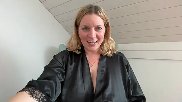 Snapshot of Busenwunder1280 chatting on 03-20-26, 12:28 Busenwunder1280 online show from 03-20-26, 12:28