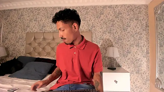 NoaahTylor online show from 04-07-26, 04:03