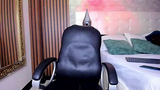 Snapshot of NoaahTylor chatting on 05-07-26, 04:17 NoaahTylor online show from 05-07-26, 04:17