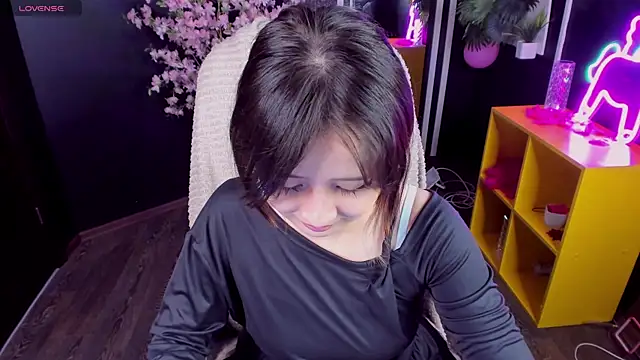 Snapshot of May_Ling chatting on 05-06-26, 11:03 May Ling online show from 05-06-26, 11:03