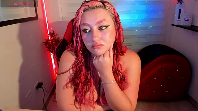Snapshot of Emily_Jonesh chatting on 05-01-26, 01:38 Emily Jonesh online show from 05-01-26, 01:38