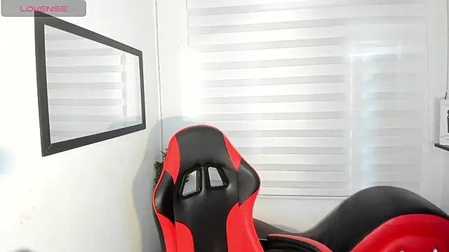 Snapshot of Emily_Jonesh chatting on 04-11-26, 12:53 Emily Jonesh online show from 04-11-26, 12:53