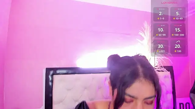 Snapshot of Siena_fox chatting on 04-30-26, 07:10 Siena fox online show from 04-30-26, 07:10