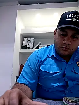 Snapshot of Mohamed1627 chatting on 04-18-26, 01:30 Mohamed1627 online show from 04-18-26, 01:30