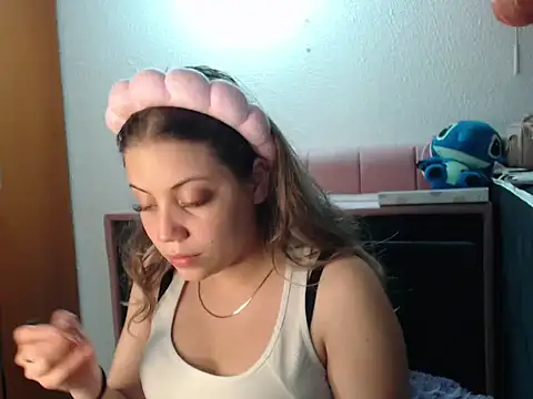 Snapshot of alaina_blesssed chatting on 02-20-26, 05:15 alaina blesssed online show from 02-20-26, 05:15